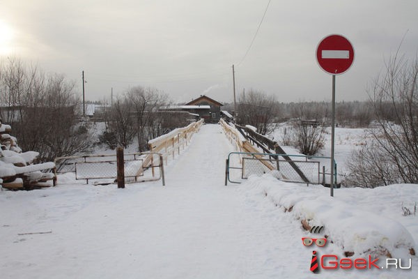 Мост в серовском селе Филькино, который рухнул под тяжестью КамАЗа, продолжает разваливаться?