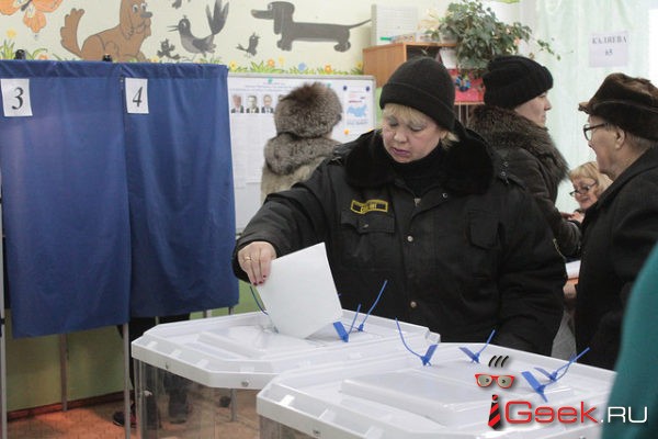 Глава Серова Бердникова проголосовала на выборах президента. Явка — высокая
