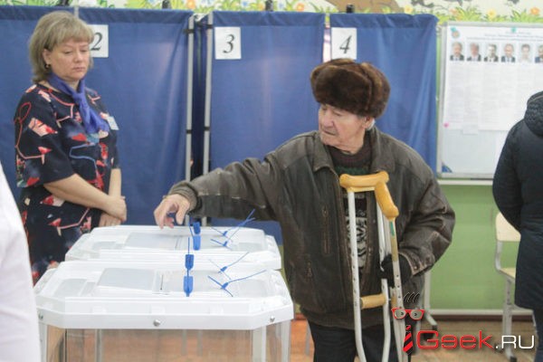 Глава Серова Бердникова проголосовала на выборах президента. Явка — высокая
