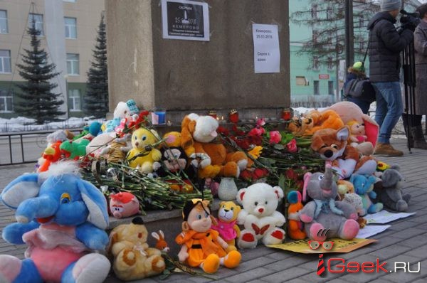 Около сотни серовчан присоединились к акции памяти погибших в кемеровском пожаре