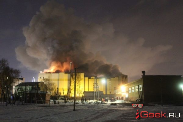 СК возбудил дело против начальника пожарного звена, тушившего торговый центр в Кемерово