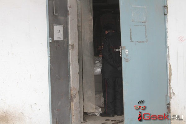 В Серове на месте гибели работника, которого насмерть придавило обрушившейся стеной, работают силовики