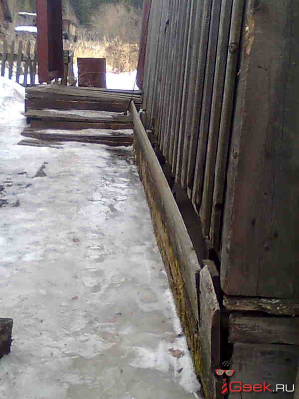 «Зимой — каток, летом — потоп». Житель серовского поселка жалуется на бездействие местных властей