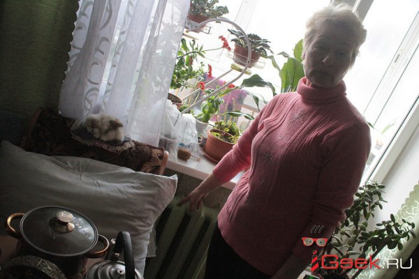 Холодно, влажно и плесень… Жители серовского общежития не могут добиться горячих батарей