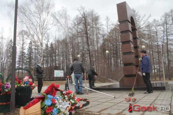 Ко Дню Победы ветераны локальных конфликтов наводят порядок на мемориалах Серова