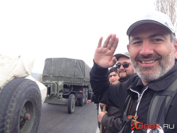 Никол Пашинян призвал с утра 2 мая перекрыть все дороги Армении