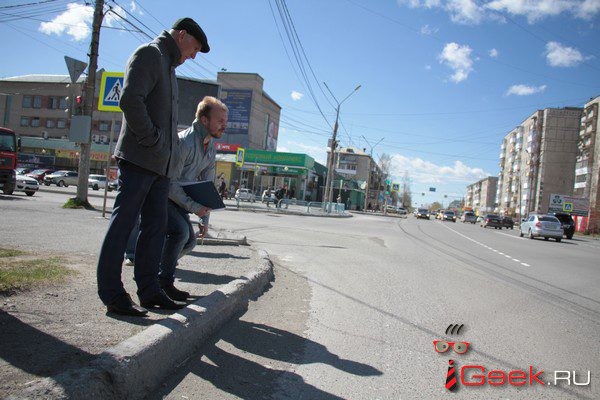 На отремонтированной в прошлом году дороге по улице Ленина обнаружились трещины. Фото: Константин Бобылев, "Глобус".