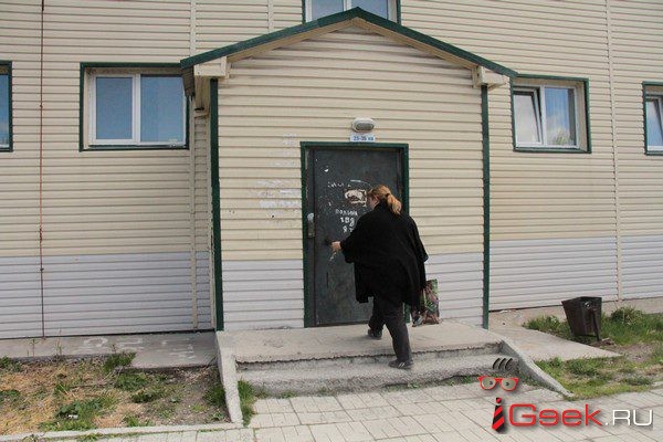 Мэрия Серова дала жителям «фекального общежития» новую квартиру, а через неделю… попросила освободить ее