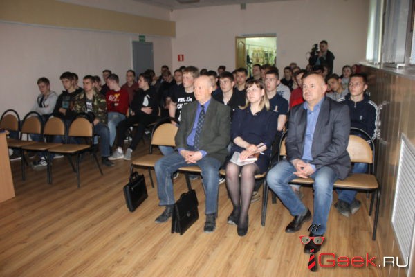 Представители Серовского завода ферросплавов встретились со студентами — в библиотеке