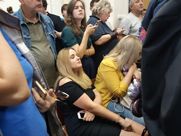 В Москве суд отпустил из СИЗО Анну Павликову и Марию Дубовик — девушек, обвиняемых по делу «Нового величия»